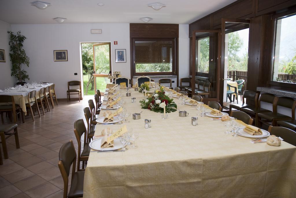 Hotel Ristorante Sassi Rossi Taceno Exterior photo
